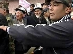 В Киргизии снова вспыхнули беспорядки В Киргизии снова вспыхнули беспорядки